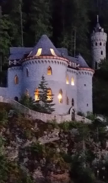 Castle-Von-Frandsen